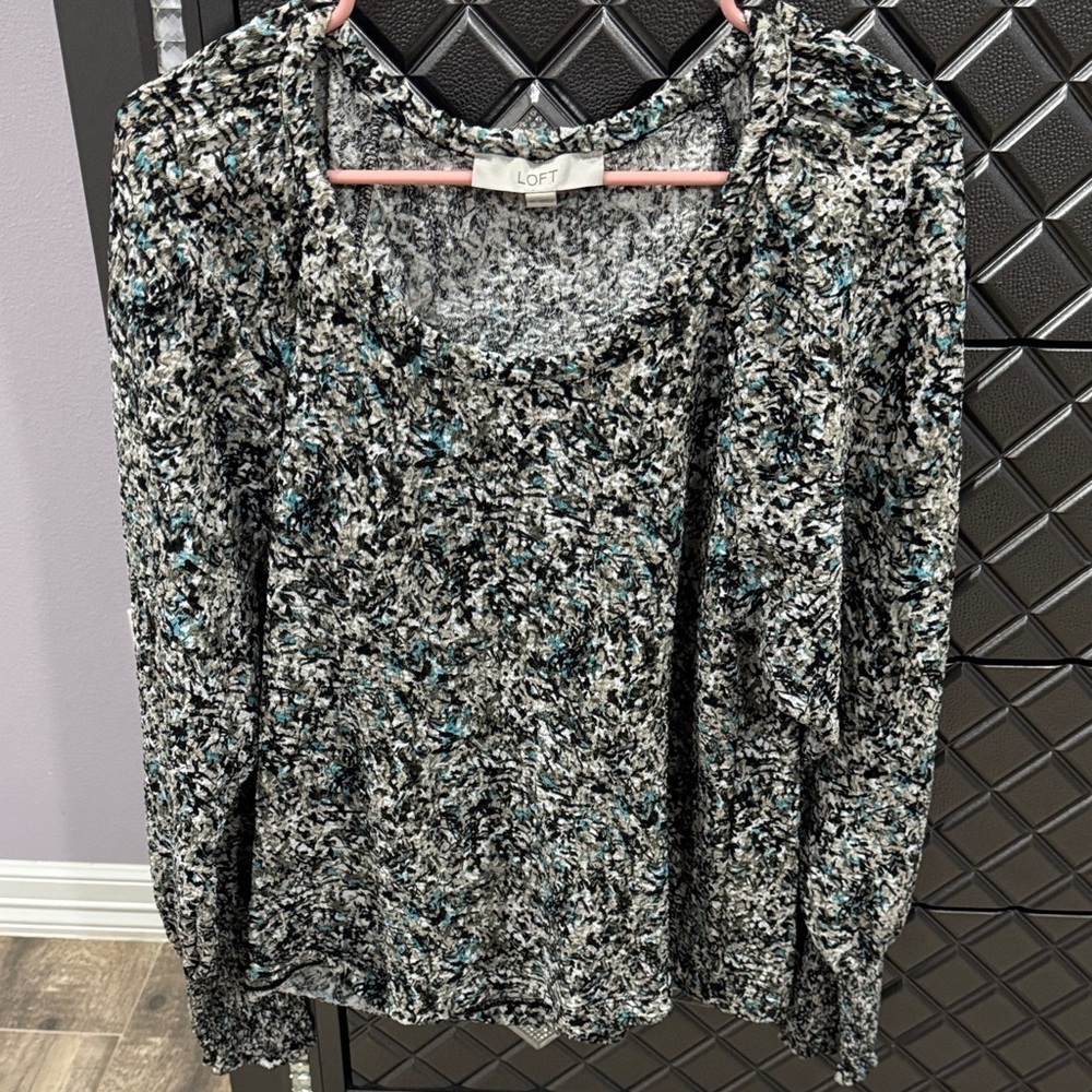 LOFT Women's Black and Blue Textured Blouse